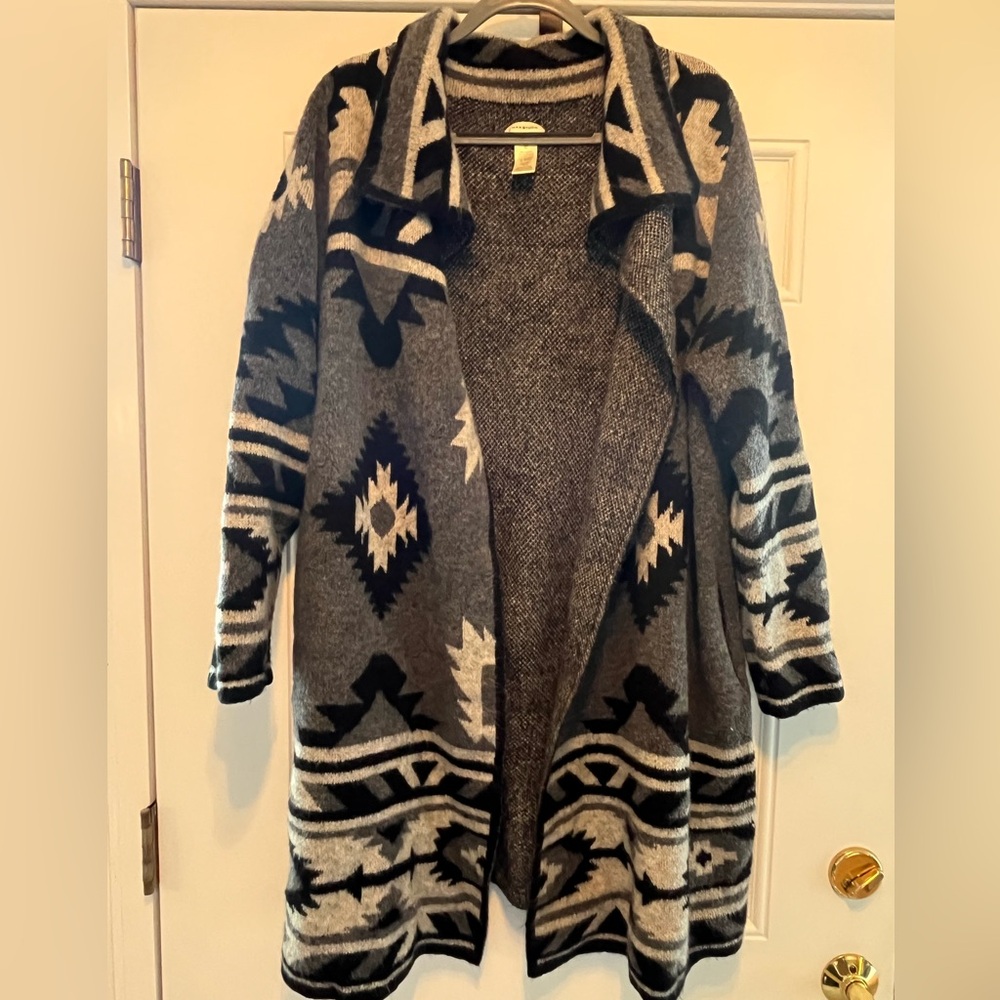 Max Studio Women’s Black & Gray Patterned Cardigan. Size XL.